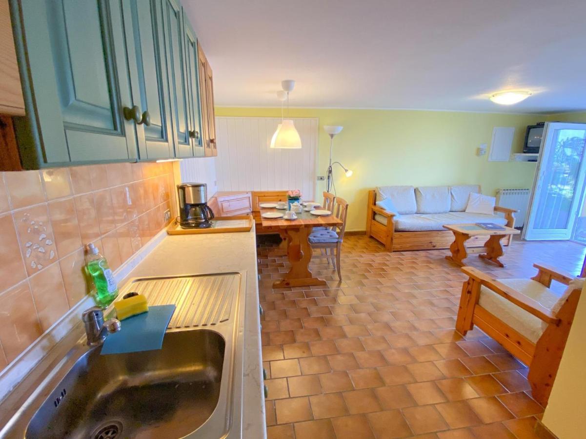 Bellavista A Garten Appartement Mit Pool Colico Ngoại thất bức ảnh