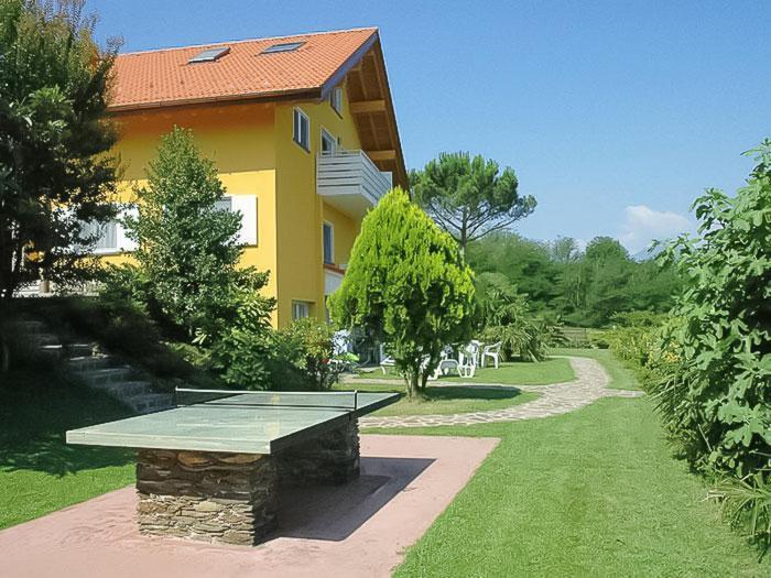 Bellavista A Garten Appartement Mit Pool Colico Ngoại thất bức ảnh